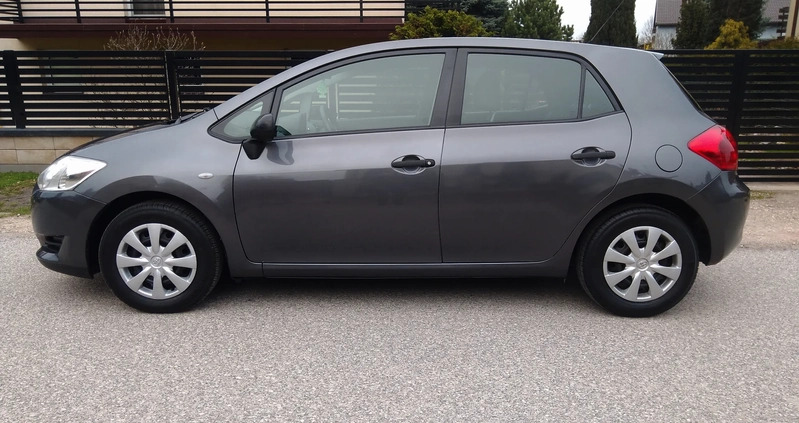 Toyota Auris cena 17800 przebieg: 226000, rok produkcji 2008 z Sochaczew małe 92